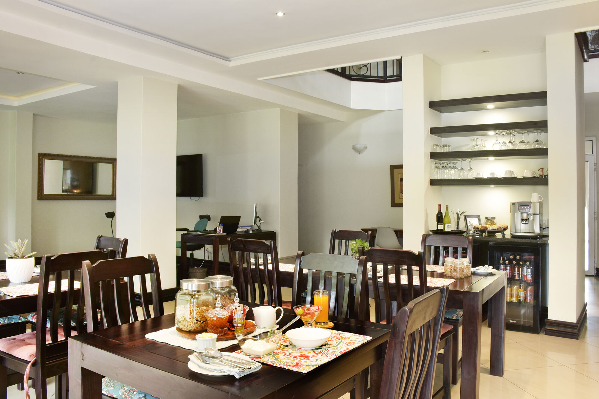Sandown Guest House breakfast nook