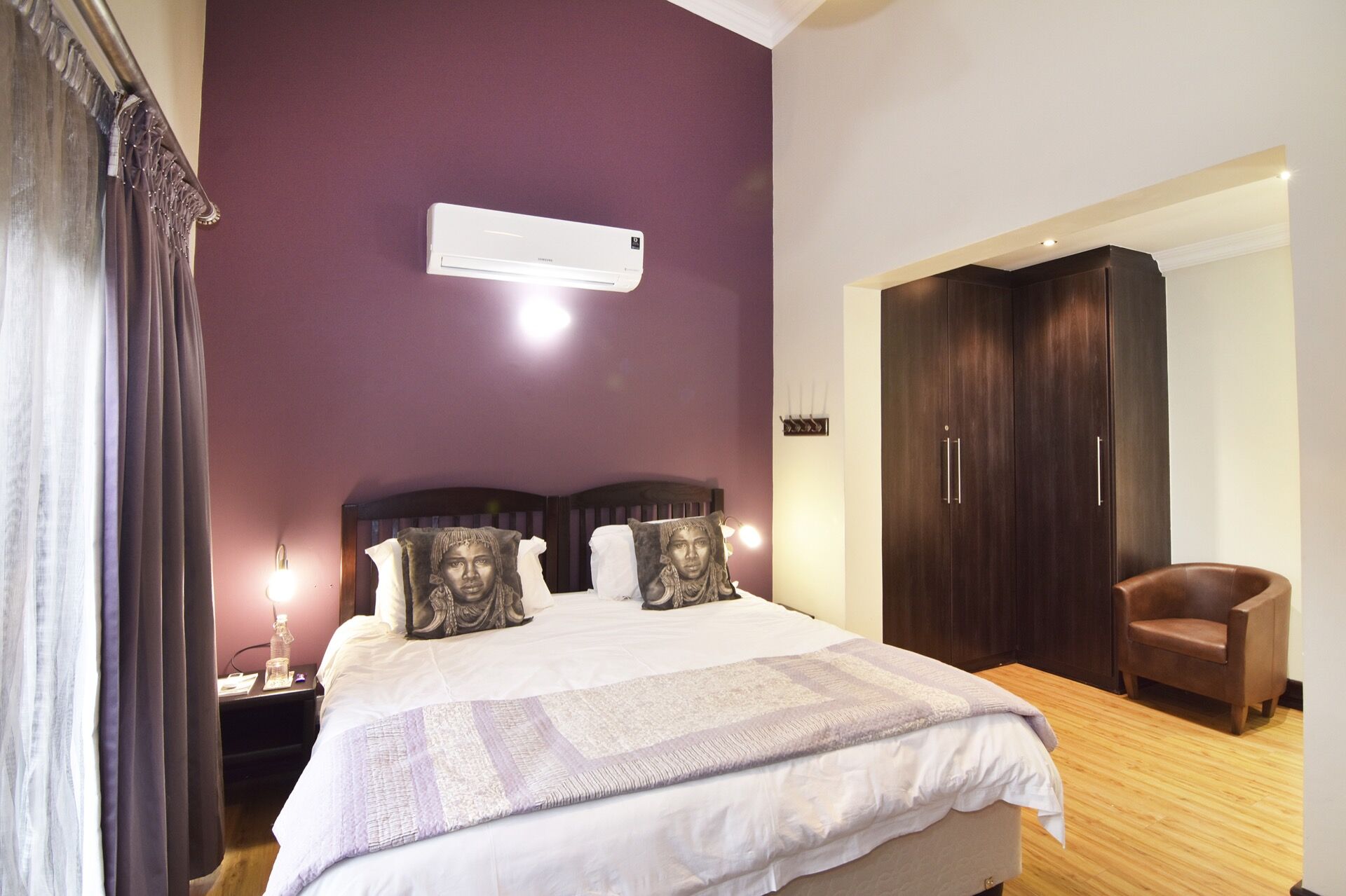 African Element Room — Superior King room interior