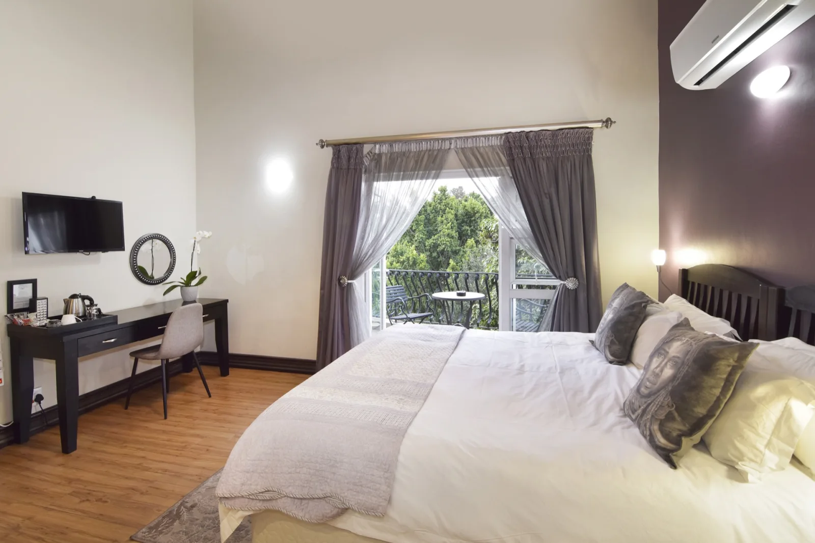 African Element Room view 4